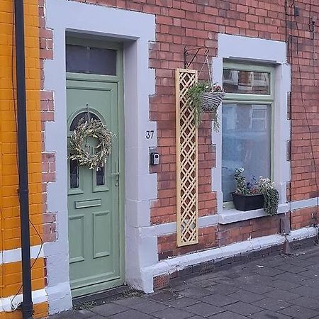 Just The Splott! Sleeps 6, 8 Mins To Stadium. Cardiff Eksteriør billede