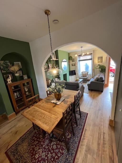 Just The Splott! Sleeps 6, 8 Mins To Stadium. Cardiff Eksteriør billede