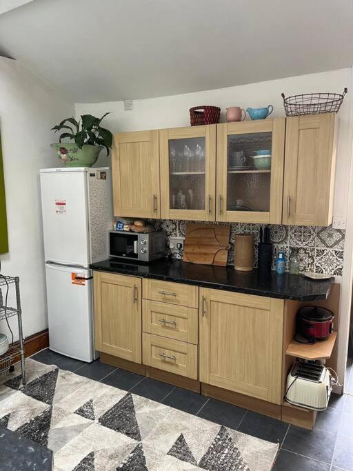 Just The Splott! Sleeps 6, 8 Mins To Stadium. Cardiff Eksteriør billede