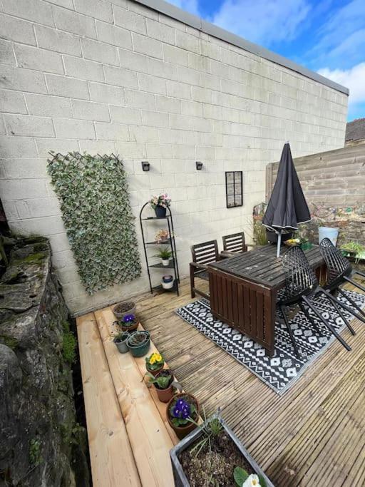 Just The Splott! Sleeps 6, 8 Mins To Stadium. Cardiff Eksteriør billede